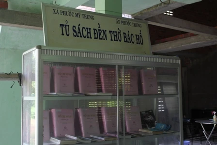 Tủ sách trong đền thờ