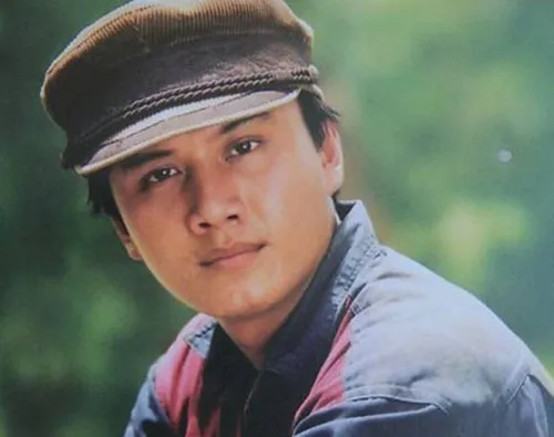 Lê Công Tuấn Anh là thần tượng một thời của biết bao cô gái. Lê Công Tuấn Anh là thần tượng một thời của biết bao cô gái.