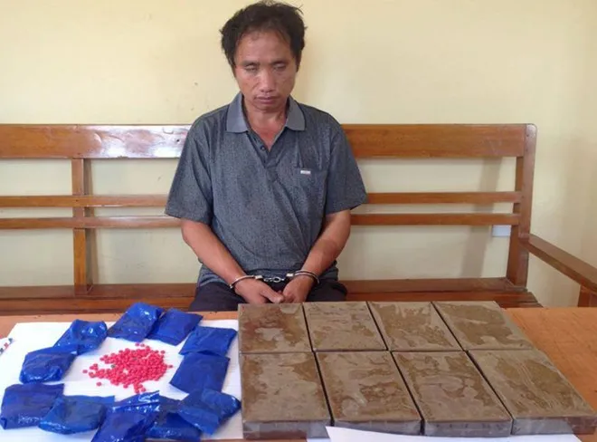 Páo cùng số ma túy bị thu giữ. Nhập mô tả cho ảnh