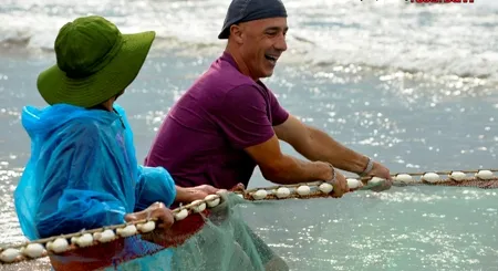 Và trải nghiệm đánh bắt cá cùng ngư dân ở Thanh Hóa.