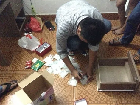 Niêm phong ma túy tại nơi ở của Huỳnh.