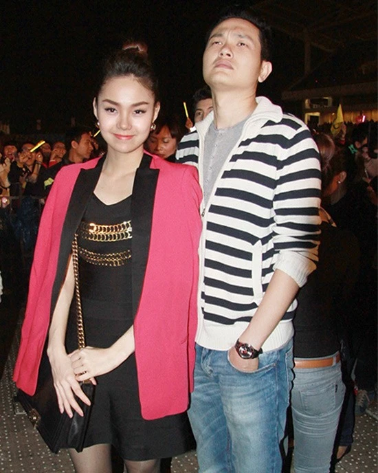 Minh Hằng cảm thấy được em trai bảo vệ mỗi khi đi diễn về muộn. Nhập mô tả cho ảnh