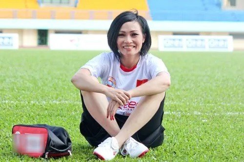 Nữ ca sĩ Phương Thanh là một trong những sao Việt rất đam mê bóng đá. Chị Chanh từng đứng ra thành lập CLB bóng đá nghệ sĩ gồm nhiều nhân vật nổi tiếng như Phạm Anh Khoa, Lê Hiếu, Tuấn Hưng, Ưng Hoàng Phúc, Hoàng Bách, Lê Hoàng (The Men)... Năm 2012, Phương Thanh tiếp tục được chọn làm người quản lý đội bóng nghệ sĩ trong hoạt động giao lưuCa nhạc và bóng đá nghệ sĩ Việt Nam - Hàn Quốc. Nhập mô tả cho ảnh