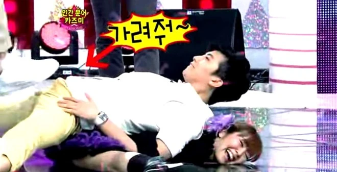 10 sự cố đỏ mặt của sao nam Kpop