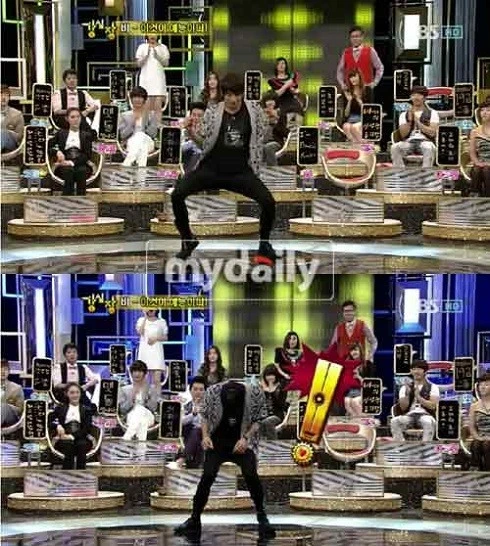 Bi Rain nổi tiếng với những màn xé áo sexy trên sân khấu. Nhưng nhảy đến xé quần thì anh chàng cũng không dám ngờ tới. Trên chương trình Strong Heart, khi đang cống hiến vũ đạo tuyệt vời trước mặt khách mời và khán giả, Rain đột nhiên dừng lại, cười trừ, và lủi nhanh về hậu đài. Hóa ra vũ đạo quá mạnh đã khiến chiếc quần bị bục chỉ. Nhưng do Rain mặc chiếc áo choàng dài, nên khán giả chưa kịp để ý kỹ. Ảnh: mydaily