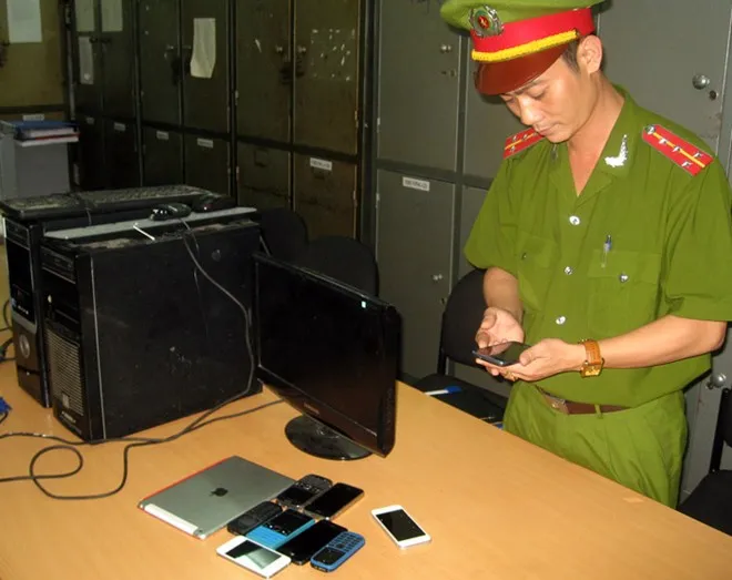 Nhiều thang vật liên quan bị cảnh sát thu giữ, niêm phong. Ảnh: Việt Đức.