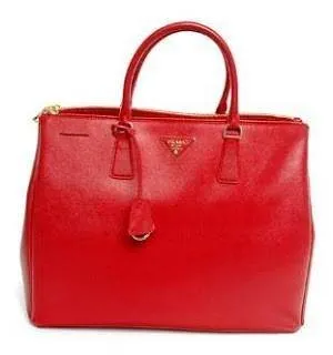 Chiếc túi Prada. Chiếc túi Prada.