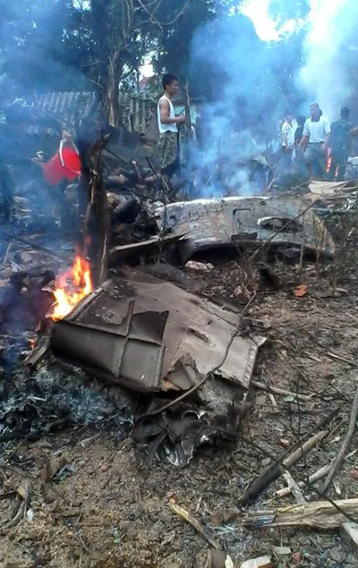 Trực thăng bay huấn luyện nhảy dù rơi ở Hà Nội, 16 chiến sĩ hy sinh ảnh 3 Trực thăng bay huấn luyện nhảy dù rơi ở Hà Nội, 16 chiến sĩ hy sinh ảnh 3