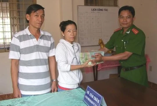 Giả giấy tờ, người giúp việc trộm hơn 800 triệu đồng