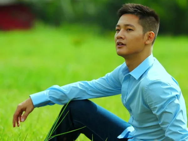 Đức Tuấn bị đàn anh vùi dập khi mới vào nghề: Sau khi đoạt giải nhất tại cuộc thi Tiếng hát truyền hình TP.HCM vào năm 2000, Đức Tuấn có cơ hội biểu diễn ở các tụ điểm, sân khấu ca nhạc. Thế nhưng, những ngày đầu đi hát, anh liên tiếp bị vùi dập. Đức Tuấn từng bộc bạch: “Tôi nhớ rất rõ, hồi đó, họ cố gắng dùng tên tuổi và độ nổi tiếng để can thiệp nhằm không cho tôi hát. Rất nhiều show tôi được mời hẳn hoi nhưng cuối cùng lại bị gạt tên”.