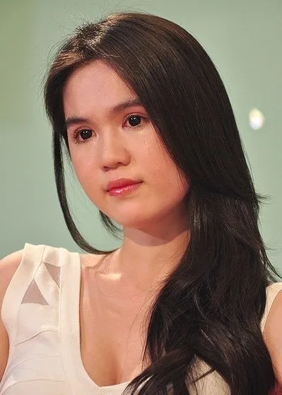 Khi được hỏi về những ngày tháng cơ cực và nhận xét tiêu cực của dư luận dành cho mình, Ngọc Trinh tủi thân khóc nức nở ngay tại trường quay Lần đầu tôi kể khiến cho chương trình phải gián đoạn nhiều lần.