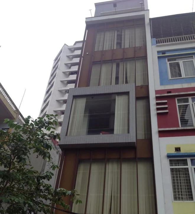 Chàng trai nhảy lầu, cô gái bị đâm chết trong tiệm Internet