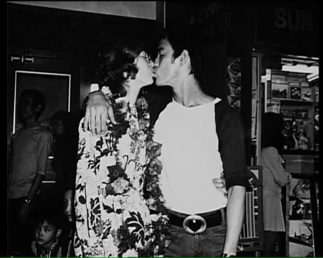 Bật mí chuyện tình của Lý Tiểu Long với cô gái Tây ảnh 3 Nụ hôn ngọt ngào của Lý Tiểu Long và Linda Emery.