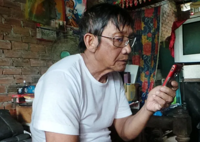 Suốt 3 ngày qua, ông Nở liên tục gọi vào điện thoại của con gái nhưng đều không liên lạc được. Suốt ba ngày qua, ông Nở liên tục gọi vào số điện thoại của con gái nhưng đều không liên lạc được.