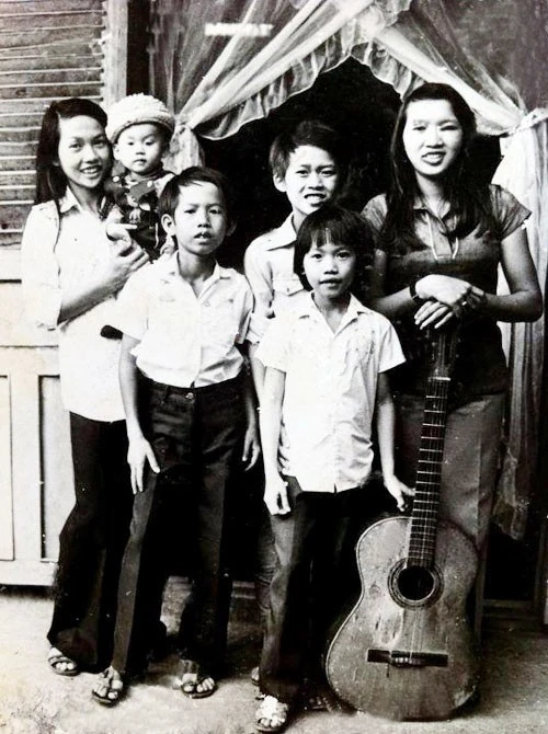 Công Lý chia sẻ ảnh thời trai trẻ của Hoài Linh 