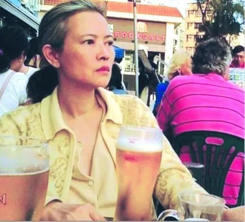 Mỹ nhân một thời bây giờ điên điên dại dại. Mỹ nhân một thời bây giờ điên điên dại dại.