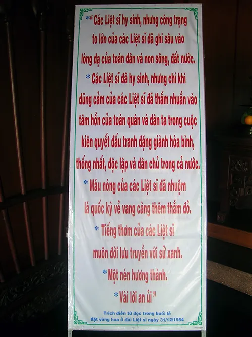 Chùm ảnh Văn bia tại Đền Tưởng niệm Ngã Ba Giồng (2) ảnh 3 Chùm ảnh Văn bia tại Đền Tưởng niệm Ngã Ba Giồng (2) ảnh 3