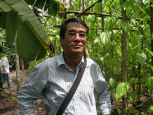 Chùm ảnh Nhà văn viếng thăm Đền Tưởng niệm Ngã Ba Giồng và 18 thôn vườn trầu (3) ảnh 13