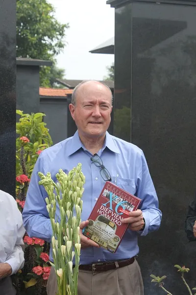 Giáo sư Larry Berman và cuốn sách