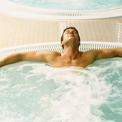 Những bệnh nhân đang mong muốn có con không nên tắm nước nóng.