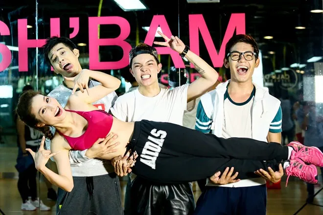 Diễm My khoe eo thon trong phòng tập