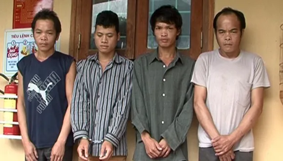 Nhóm người chuyên trộm trâu về xẻ thịt ăn. Nhóm đối tượng chuyên trộm trâu về xẻ thịt ăn.