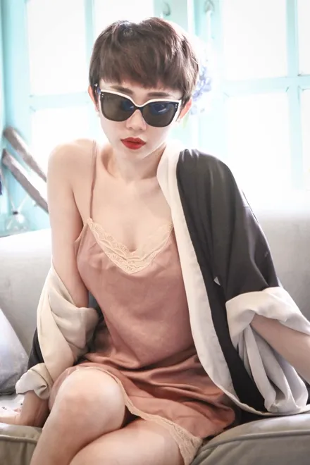 Tóc Tiên khoe vẻ mong manh với váy dây ảnh 7