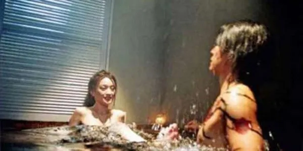Màn ảnh Hoa ngữ chuộng mốt nam nữ tắm chung