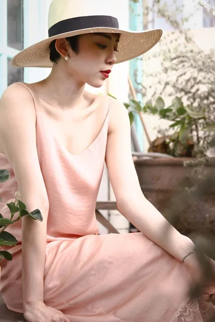 Tóc Tiên khoe vẻ mong manh với váy dây ảnh 4