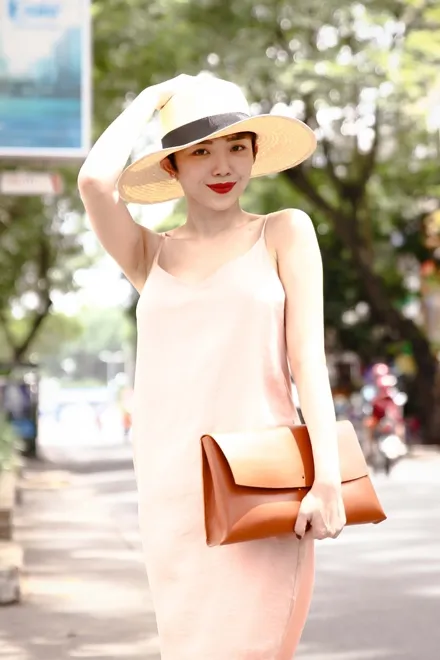 Tóc Tiên khoe vẻ mong manh với váy dây ảnh 6