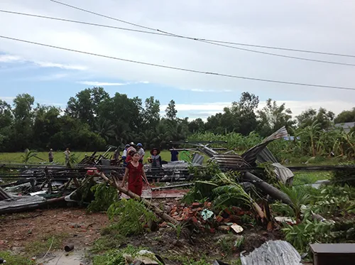 Lốc xoáy làm sập, tốc mái 147 căn nhà ảnh 2