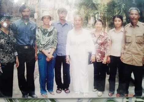 Hình ảnh đoàn tụ của anh em bà Xuân.