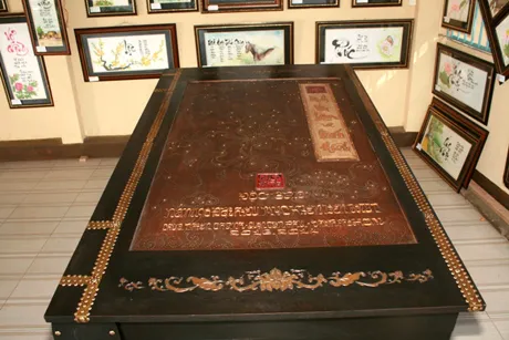 Quyển Kinh Vu Lan và Báo hiếu có chiều dài 2,3m, chiều rộng 1,4m, chiều cao 37cm, trọng lượng 500kg