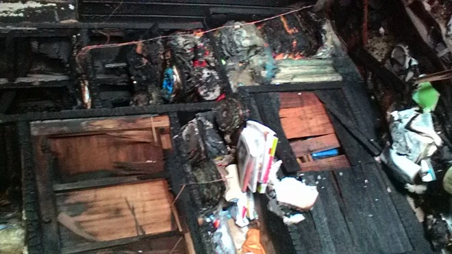 Kéo vợ khỏi đám cháy đưa đi cấp cứu, mặc đồ đạc bị thiêu rụi