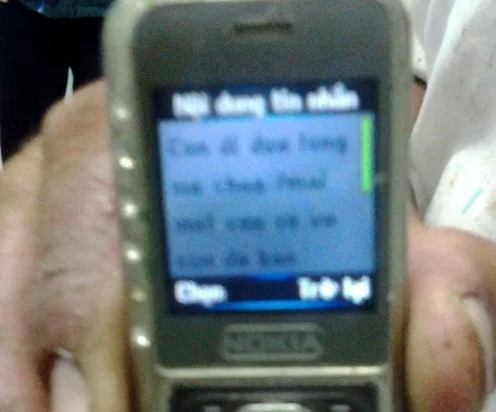 Tin nhắn từ số điện thoại của em Chuyển vào điện thoại của cha em này.