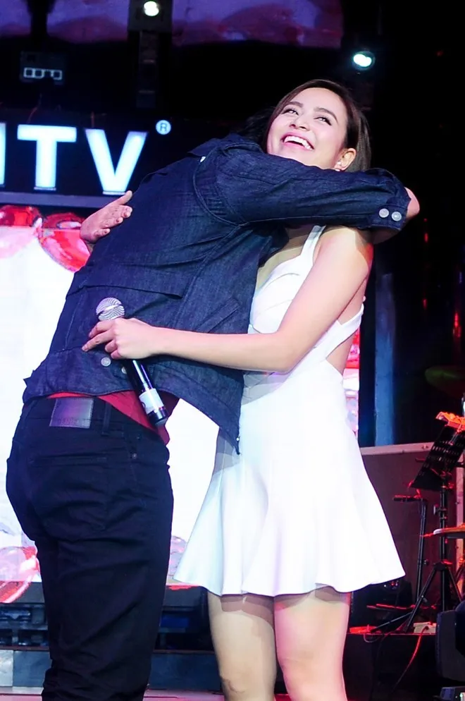 Những cặp đôi Việt 'phải lòng' nhau trên phim trường