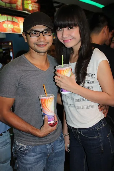 Những cặp đôi Việt 'phải lòng' nhau trên phim trường