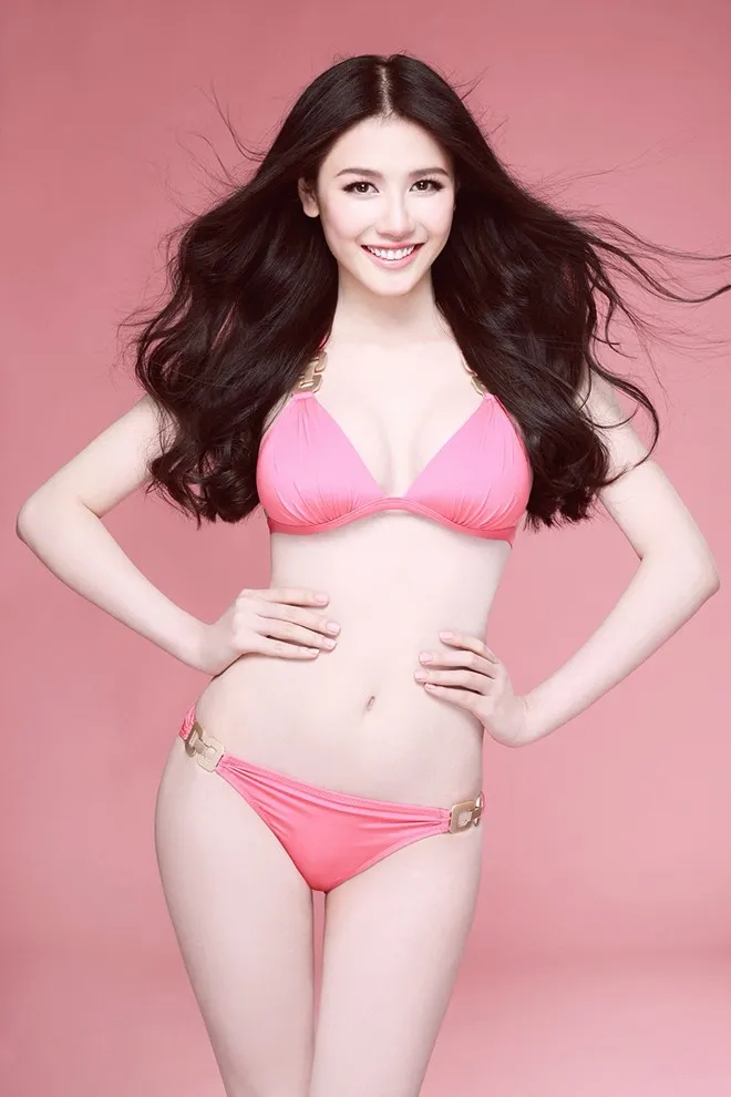 Tường Vy diện bikini khoe 3 vòng nóng bỏng
