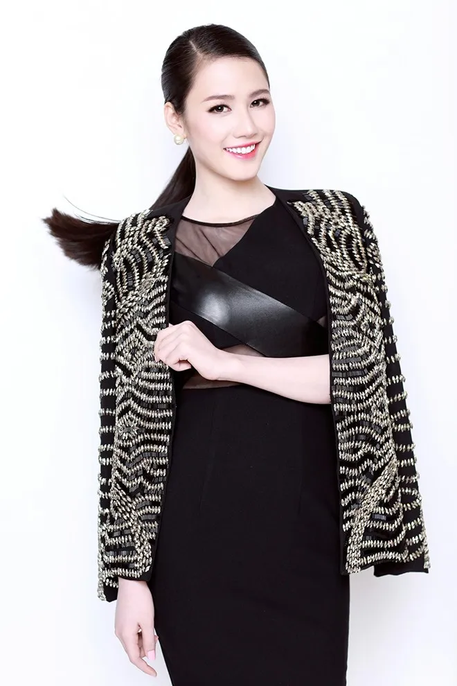 Tường Vy diện bikini khoe 3 vòng nóng bỏng