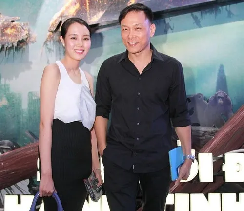 Năm 2013, thông tin đạo diễn Ngô Quang Hảimật tái hôn lần thứ hai với người đẹp 9X Cần Thơ tên Diệp Hồng Đào sinh năm 1992, kém anh 25 tuổi, bị rò rỉ. Những cặp đôi lệch nhau hơn 20 tuổi trong showbiz Việt