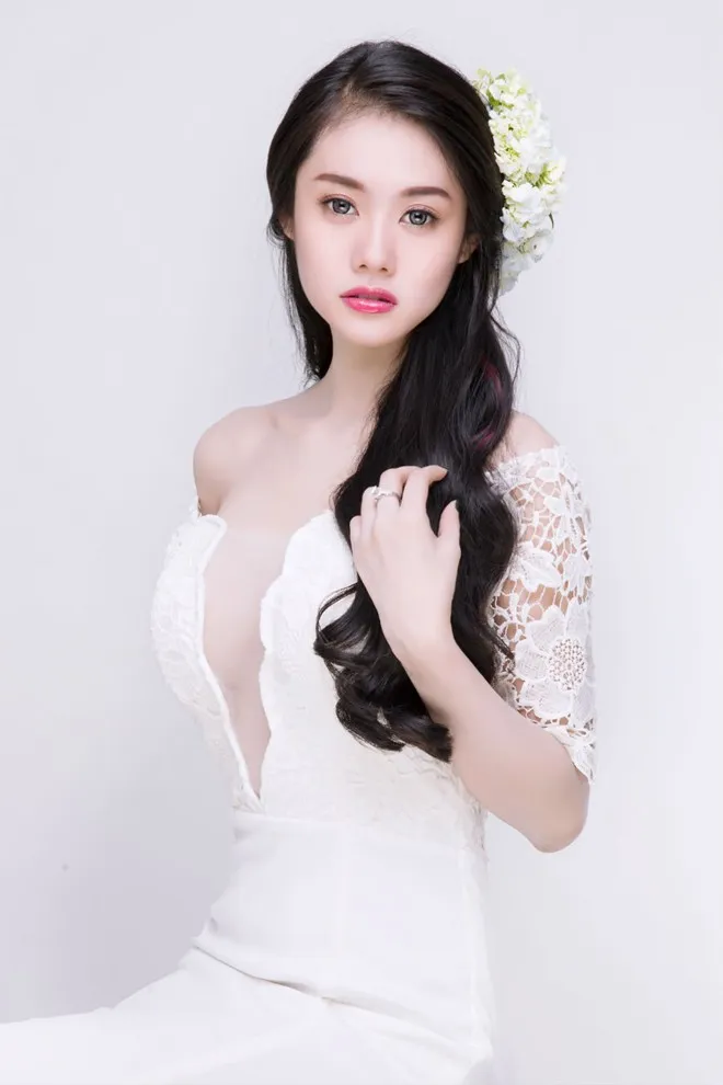 Linh Chi lấy lại vẻ trong sáng sau loạt ảnh gợi cảm ảnh 3 a