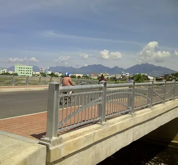 Thi thể nam thanh niên được phát hiện trên cầu 