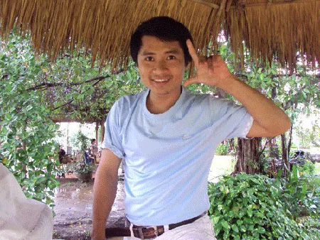 Hằng từng than thở rằng, Khuyến giỏi võ nhưng thay vì bao bọc chở che, Khuyến lại đánh đập 