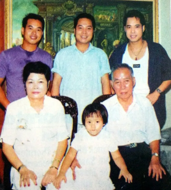 Ảnh thơ ấu của 'ông hoàng nhạc sến' Ngọc Sơn