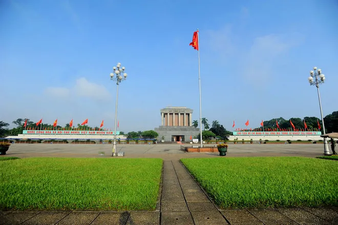 Ngày Độc lập, vào Lăng viếng Chủ tịch Hồ Chí Minh ảnh 1