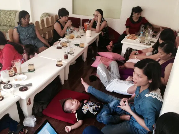 Buổi gặp mặt của nhóm các bà mẹ đơn thân tại một quán cà phê ở Q.Bình Thạnh, TP.HCM - Ảnh: Lê Vân Buổi gặp mặt của nhóm các bà mẹ đơn thân tại một quán cà phê ở Q.Bình Thạnh, TP.HCM - Ảnh: Lê Vân