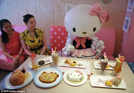Hello Kitty bất ngờ được phát hiện ra rằng cô có một gốc gác không hề “đơn giản”.