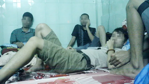 Những người bán thận nằm chờ ở nhà nghỉ Thanh Nga (đường Ngô Quyền, TP Huế) - Ảnh: H.Lộc - Đ.Phú