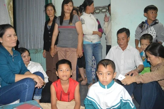 Thấy công an phong tỏa, kẻ bắt cóc thả bé trai bên đường