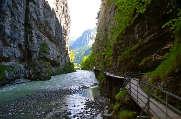 Cầu dẫn vào hẻm núiGorge Aare - Ảnh: wordpress Cầu dẫn vào hẻm núiGorge Aare - Ảnh: wordpress